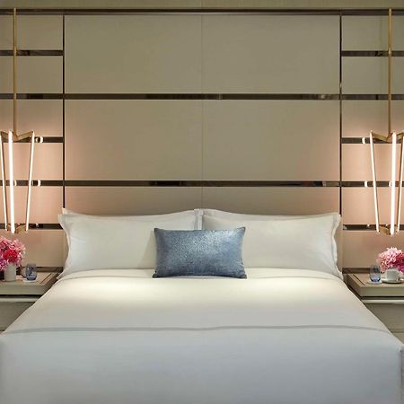 Crown Towers Sydney Hotel Eksteriør billede A bedroom at The Ritz-Carlton, Dubai